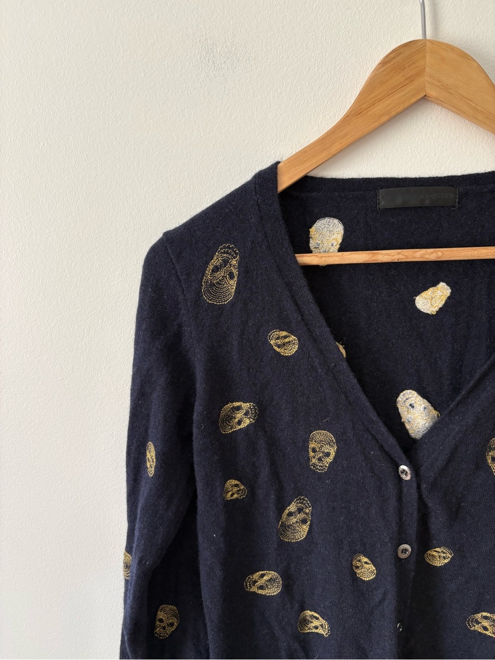 Alexander McQueen 100% Cashmere Skull Print Cardigan Size Medium Made in Italy - Picture 3 of 9